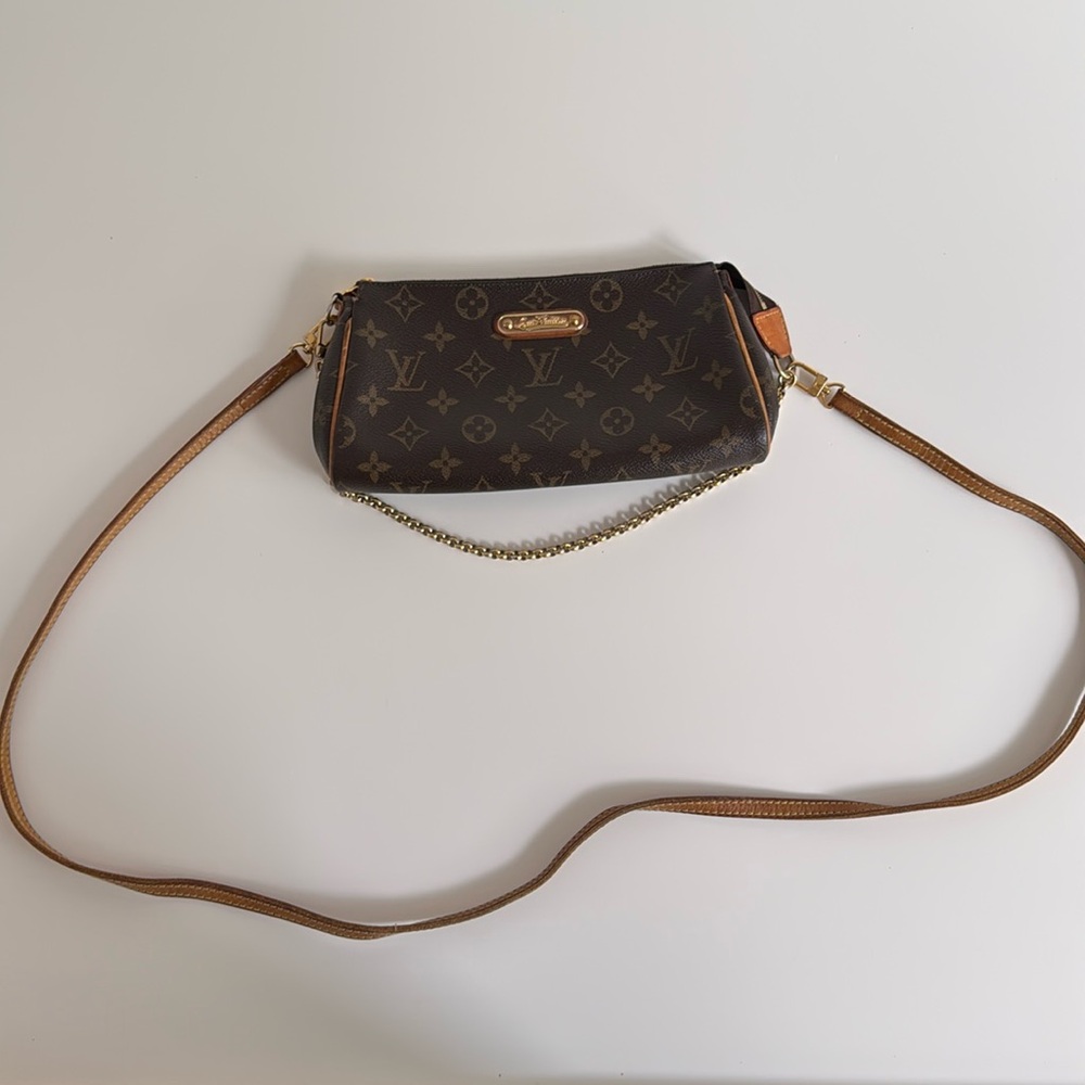 Used Louis Vuitton 
Crossbody clutch wristlet